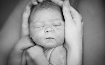 زایمان در آب و بررسی فواید و خطرات آن